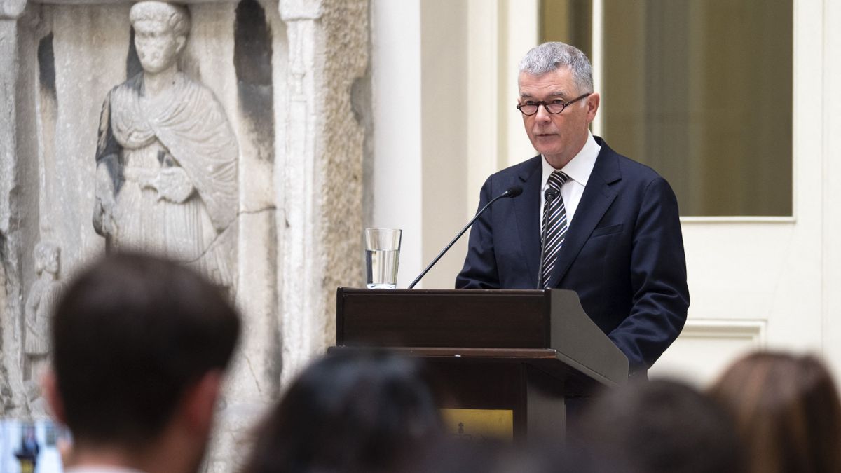 Kémek toborzására szólított fel az MI6 volt vezetője