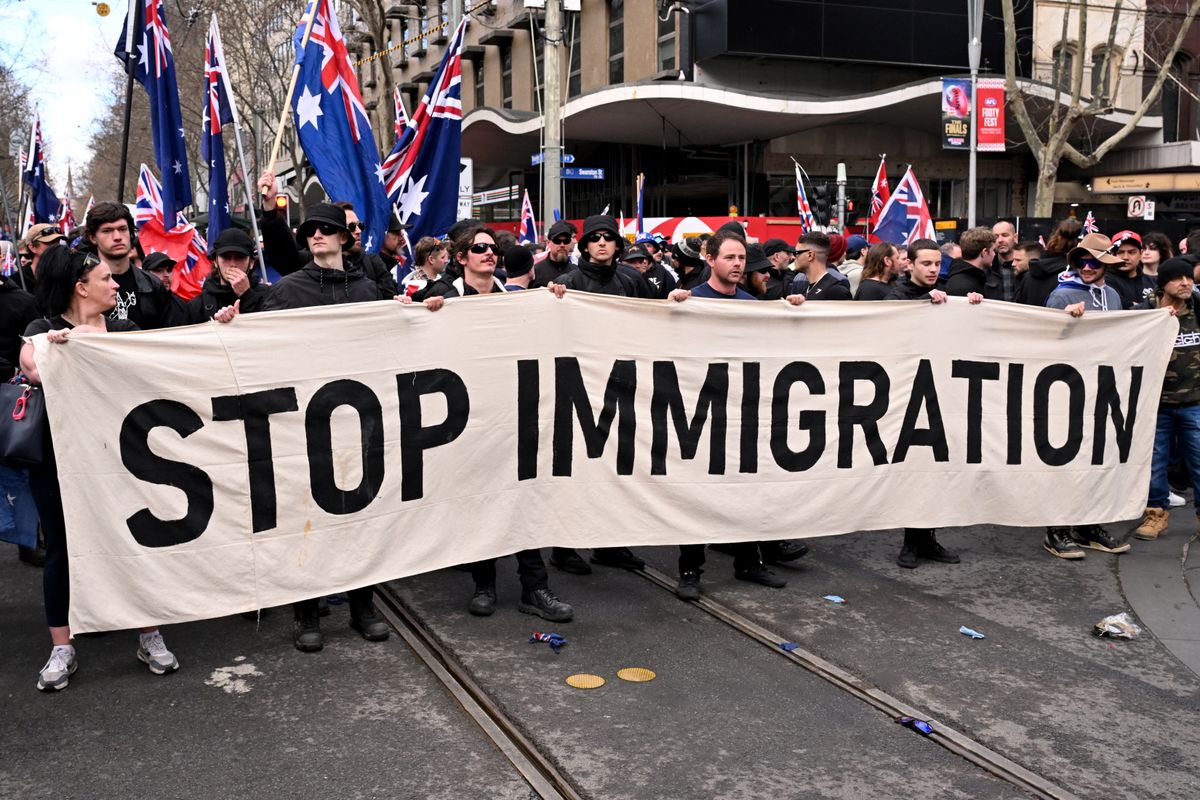 Tömegek tüntettek Ausztráliában a migráció ellen. A lakhatási válság és a közbiztonság miatt az emberek már nem hallgatnak tovább.