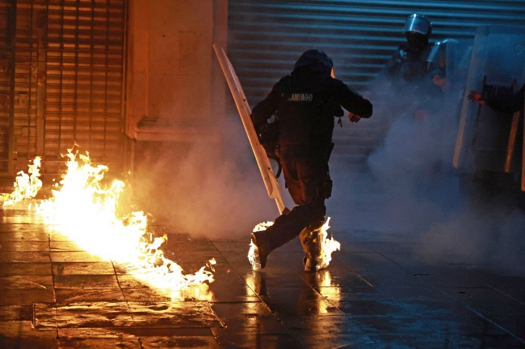 Svédország területén egyre többször követnek el lányok gyújtóbombás támadásokat (Illusztráció, forrás: Anadolu via AFP)