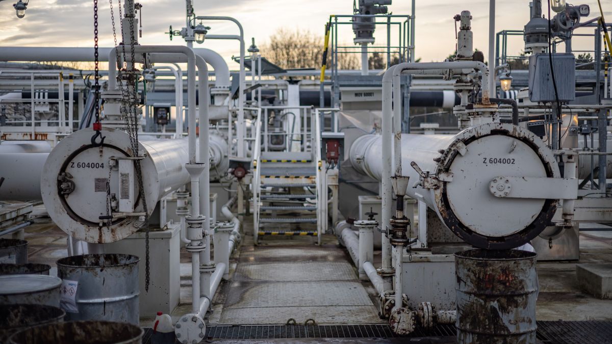 szankciós csomag, Nelahozeves, 2025. január 14.A cseh központi olajtartálytelep Nelahozeves környékén 2025. január 14-én. A cseh miniszterelnök bejelentése szerint befejeződött az Olaszországot Németországgal összekötő TAL olajvezeték kapacitásbővítése, Csehország 8 millió tonnás éves kőolajigényét ezentúl ezen a vezetéken keresztül is ki tudják elégíteni, és az ország többé nem szorul az orosz kőolajimportra.MTI/EPA/Martin Divisek