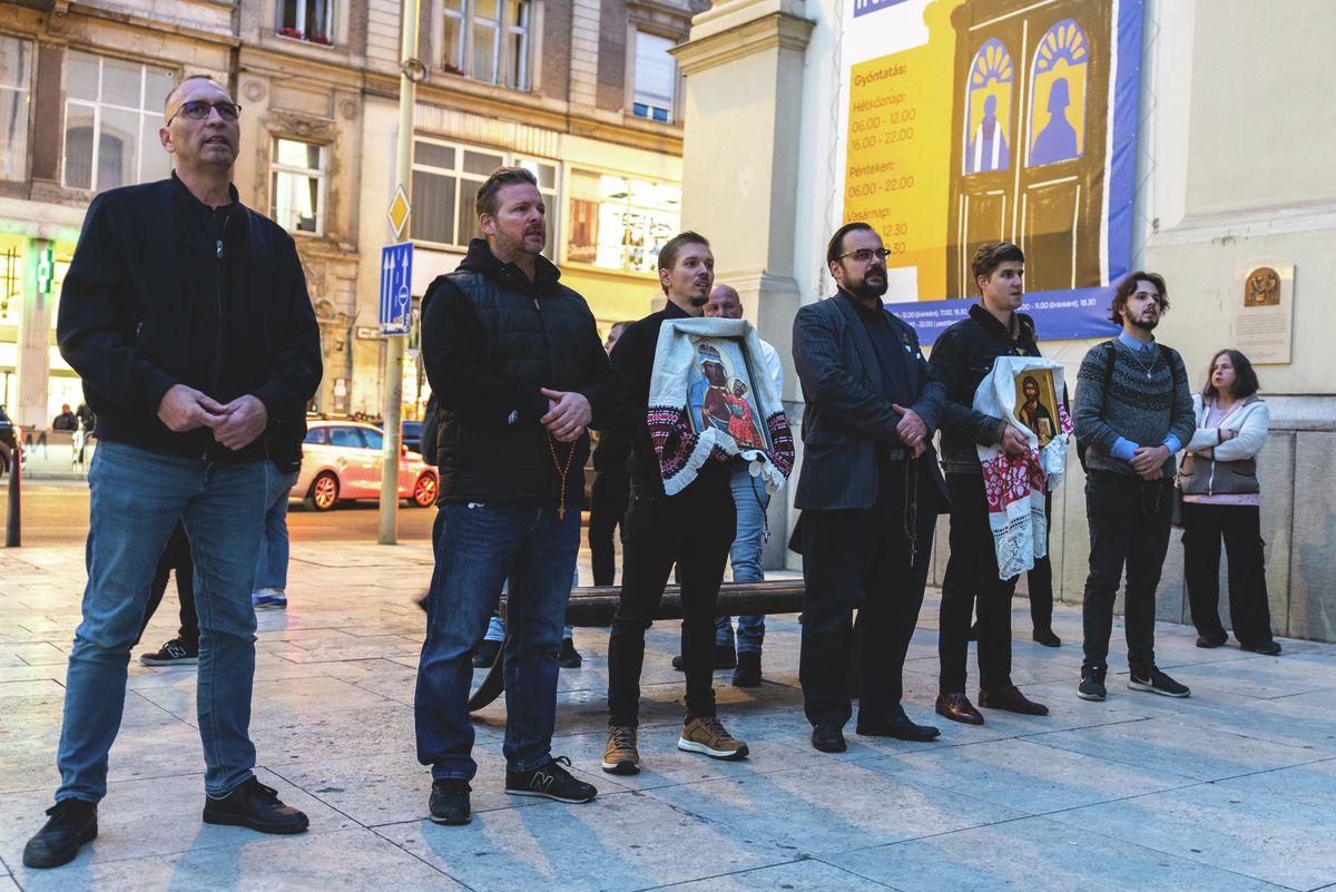 Imával védték a templomot, Hadházyék tüntetésétől