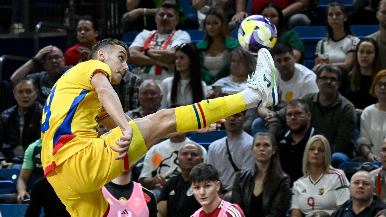 futsal-válogatott
Debrecen, 2025. szeptember 18.
A román Robert Crisan a férfi futsal Európa-bajnoki pótselejtezőn játszott Magyarország - Románia mérkőzésen a debreceni Főnix Arénában 2025. szeptember 18-án.
MTI/Szigetváry Zsolt