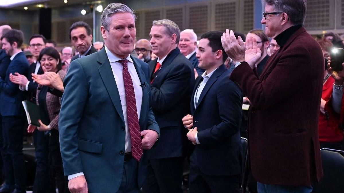 Forrong a brit politika: Keir Starmer nagy bajban