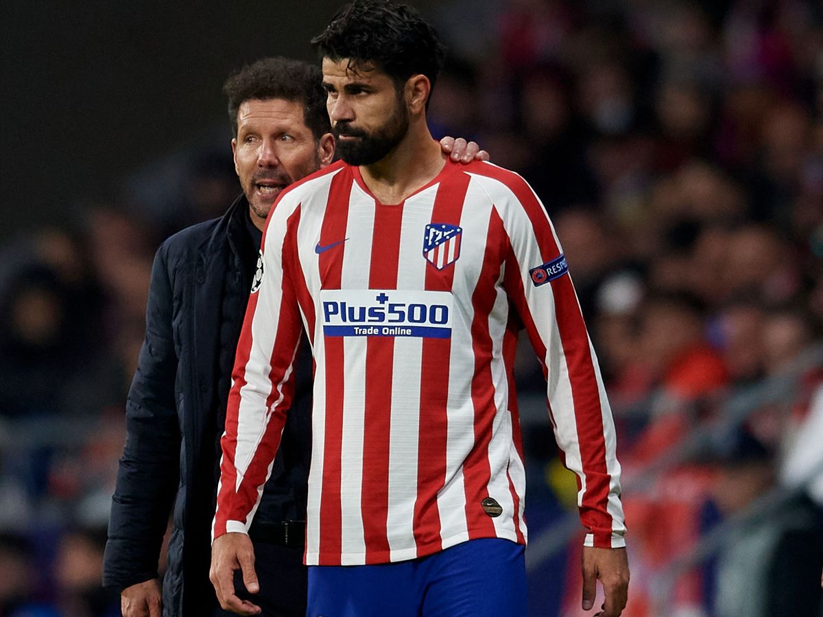 Diego Simeone (balra) és Diego Costa a 2020-as Liverpool–Atlético Madrid BL-meccset nem zárta jó viszonyban