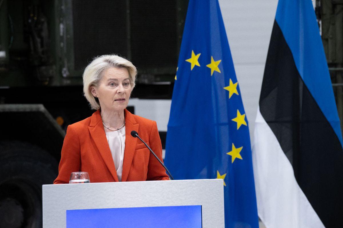 Ursula von der Leyen szorult helyzetben van