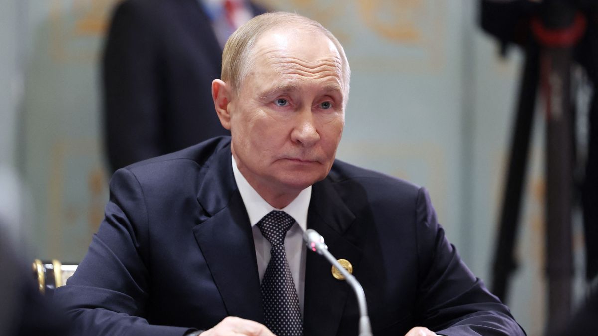 Putyin óriási delegációval érkezett Pekingbe tárgyalni