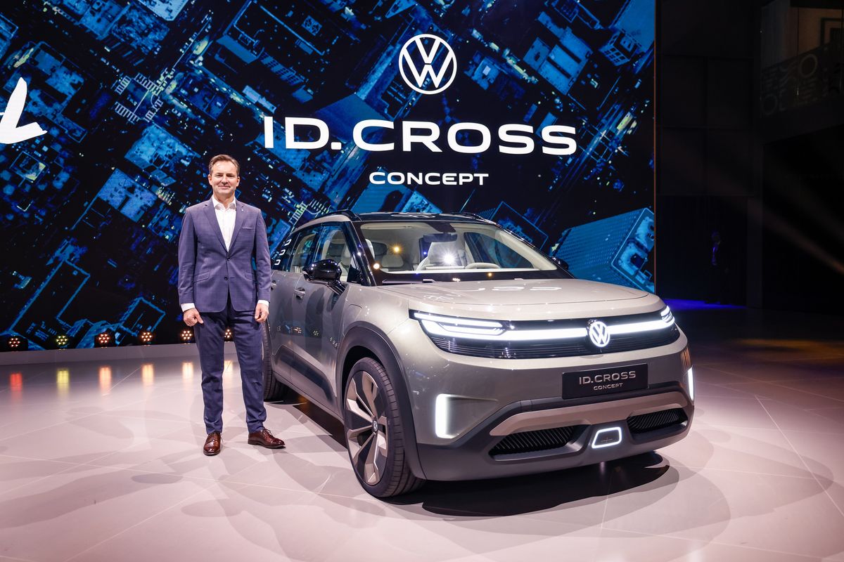 Thomas Schäfer and the all-electric ID. CROSS Concept.