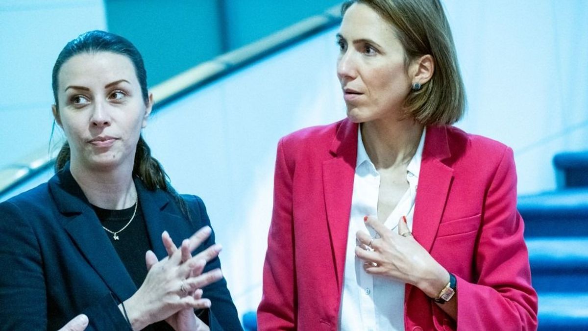 Súlyos viták az EP-ben: Európa útjáról, biztonságáról és jövőjéről szóltak a frakcióvezetők