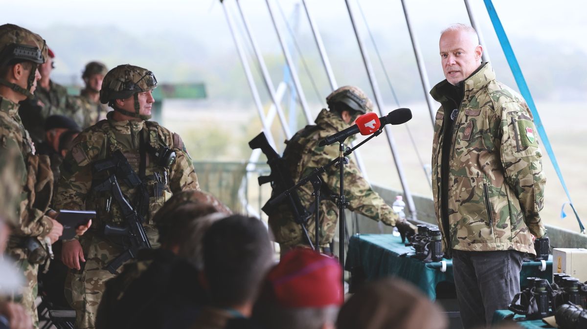 Szalay-Bobrovniczky Kristóf honvédelmi miniszter az Adaptive Hussars 2025 országvédelmi gyakorlat bemutatónapján (Fotó: Havran Zoltán)