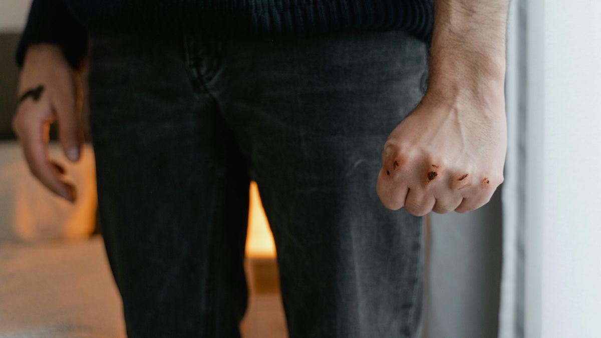 Egy békéscsabai apa olyan brutális pofont kevert le fiának, hogy a fiatalnak eltört az orra