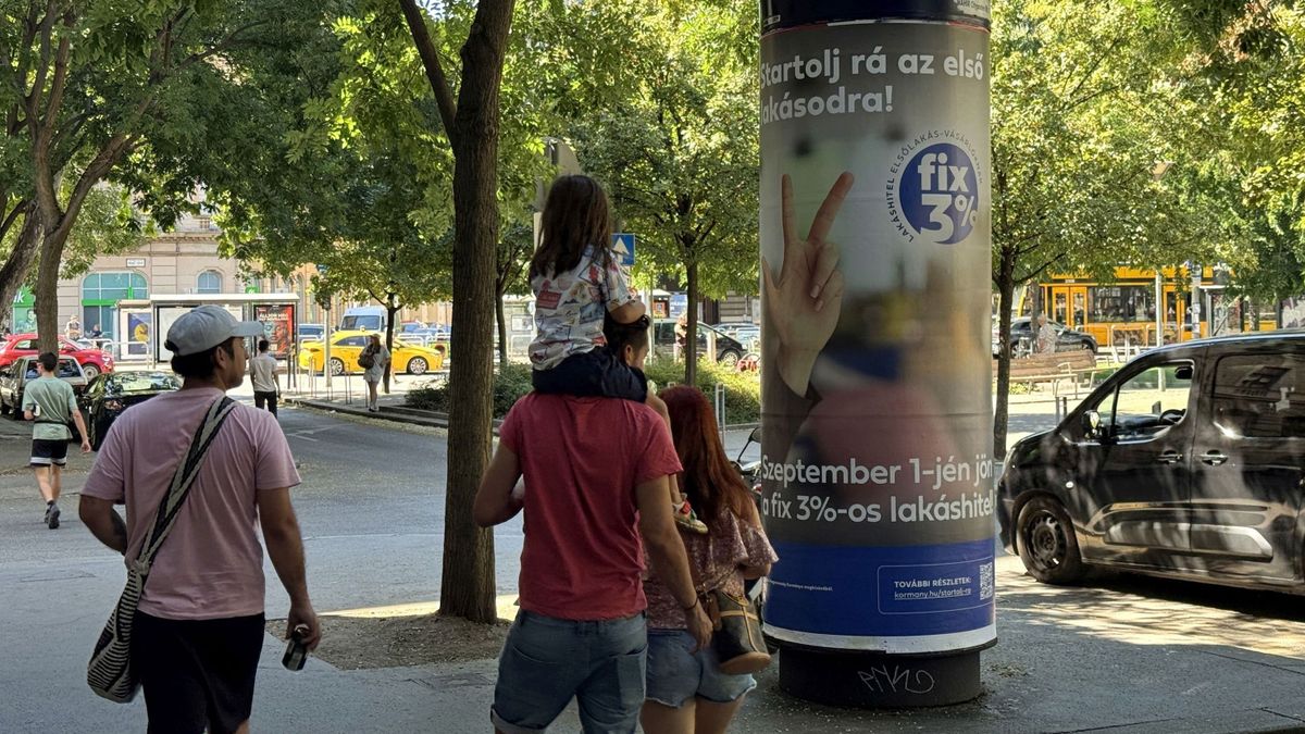 első lakásszerző 20250813 BudapestFix 3%-os kamatozású lakáshitel hirdetések Fotó: Kallus György  LUS MW