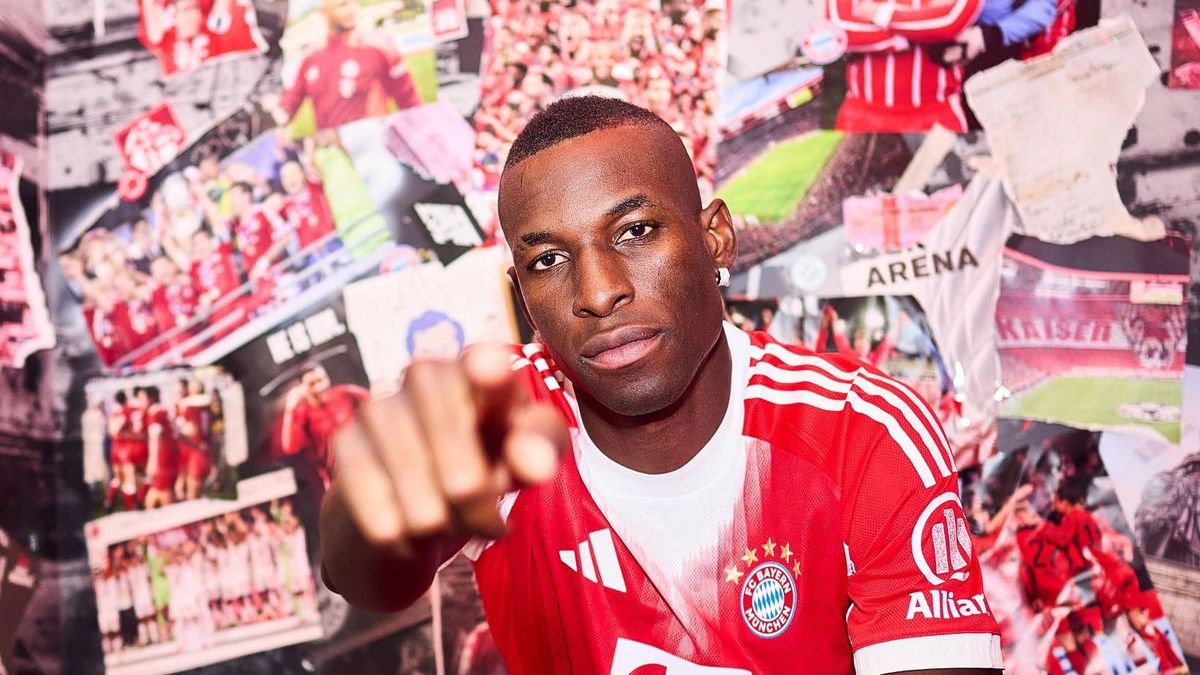 Nicolas Jackson immár a Bayern München mezében pózol