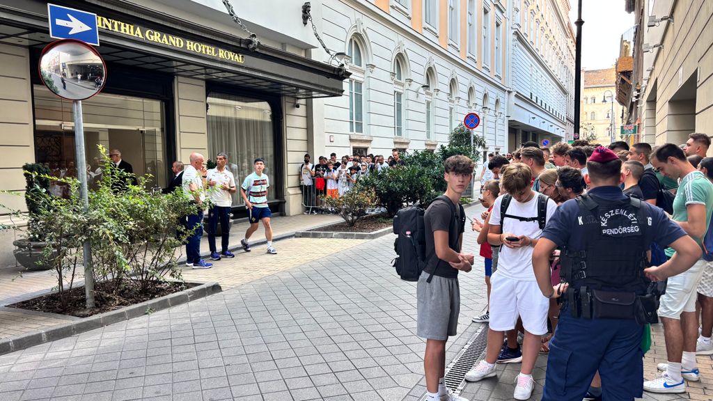 Portugál válogatottra váró szurkolók