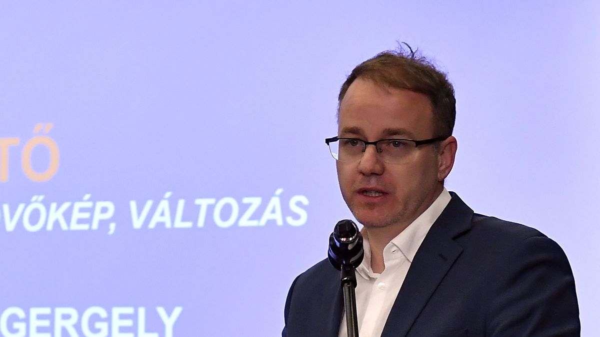 Budapest, 2025. május 19.
Németh Gergely, a Védelmi Innovációs Kutató Intézet vezérigazgatója beszédet mond az Európai Védelmi Alap (European Defence Fund, EDF) budapesti információs napján 2025. május 19-én.
MTI/Soós Lajos