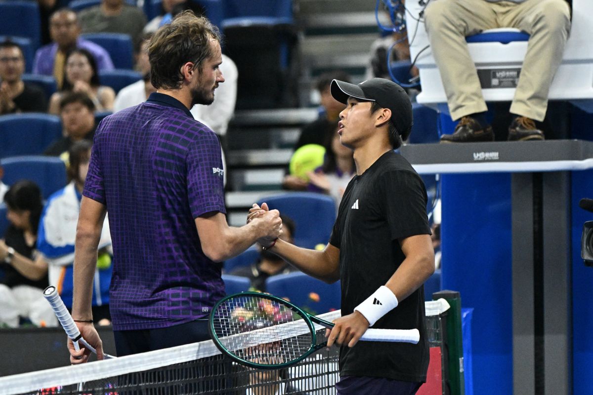 Danyiil Medvegyev a görcs miatt feladta az elődöntőt, Learner Tien lesz Jannik Sinner ellenfele a pekingi ATP 500-as tenisztorna döntőjében