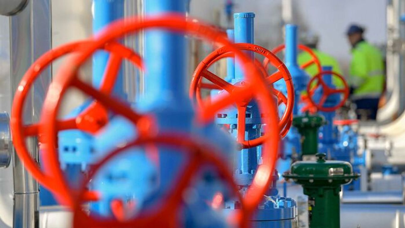 Gas contract with Shell is central to diversification (Photo: MTI/Zsolt Czegledi)