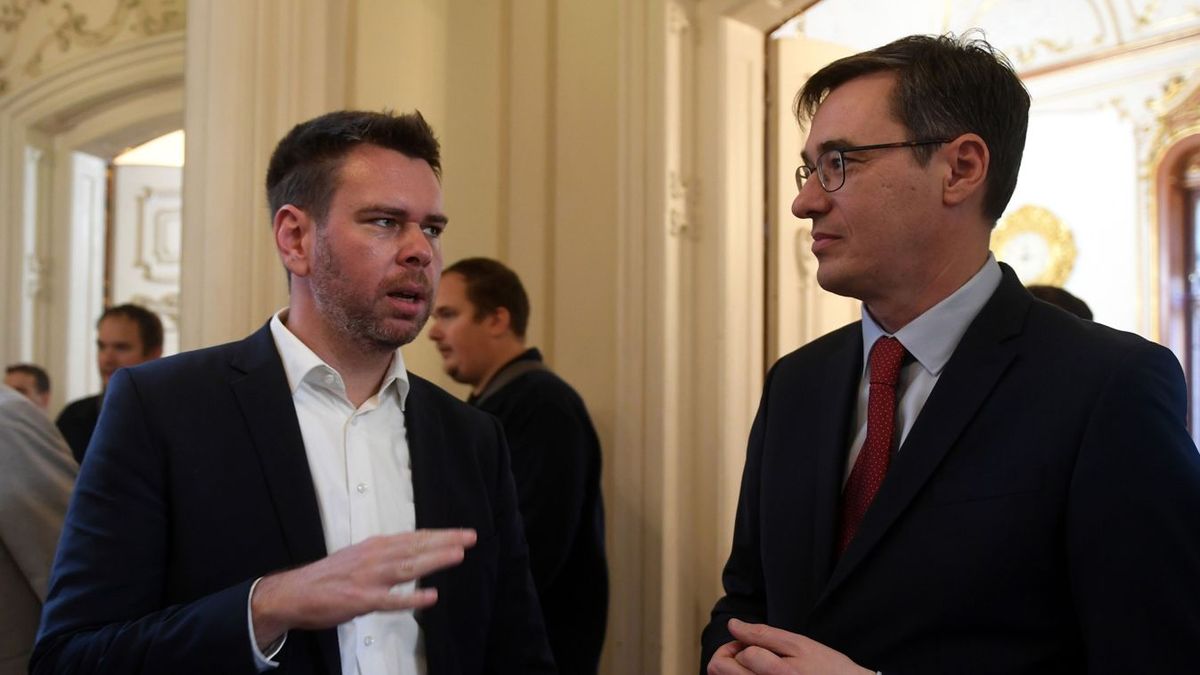 Fiúk, két kilométer utat nem tudtok rendben tartani? - Szentkirályi nekiment Karácsonynak és Vitézynek