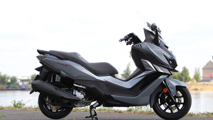 SYM 300 Cruisym teszt (2025)