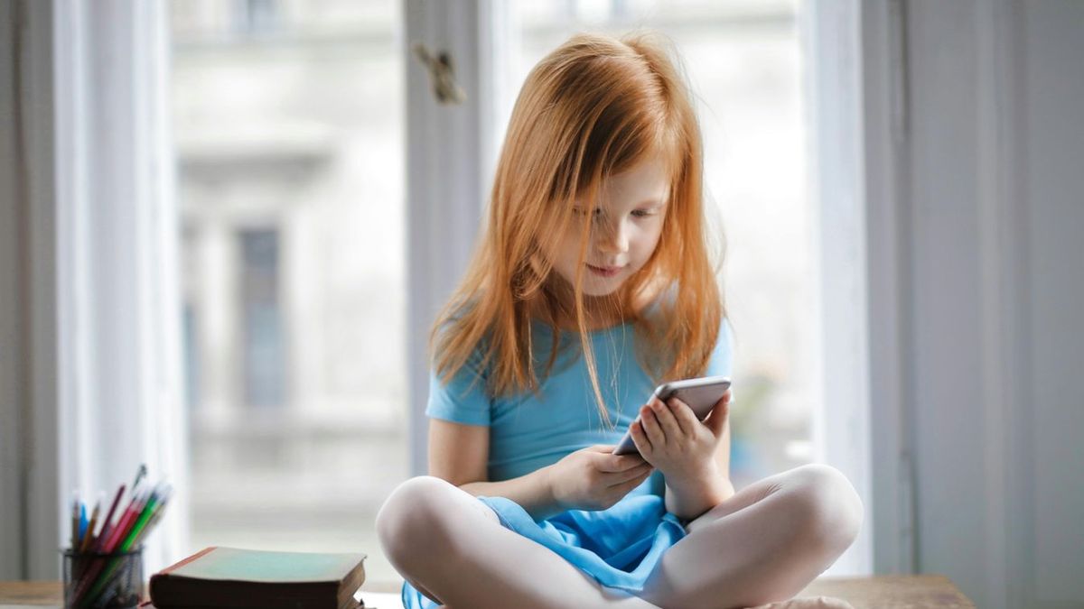 Gyomorforgató: erre érkezik a legtöbb panasz az online gyermekvédelemben