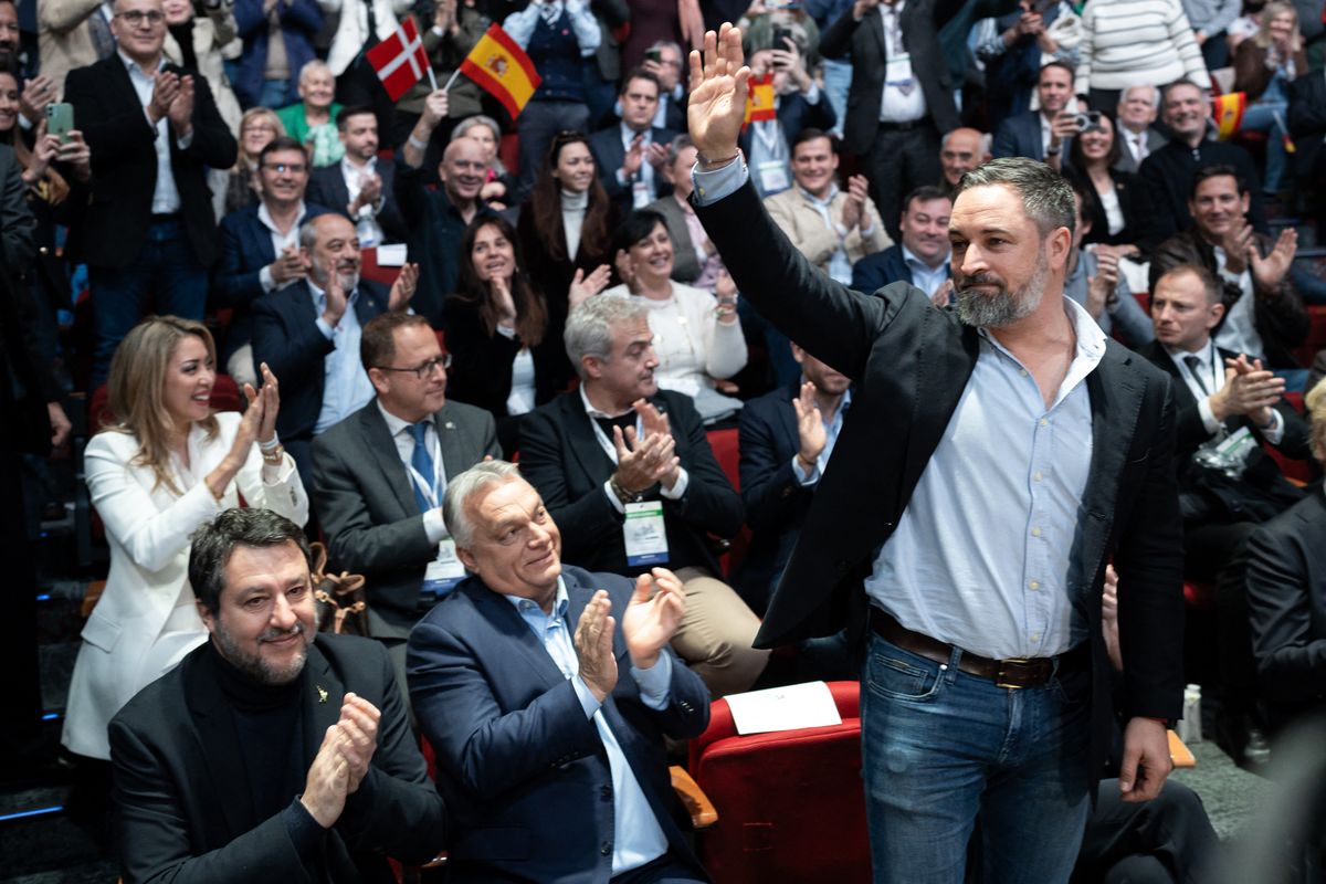 Santiago Abascal a Vox rendezvényén Európa visszahódítására szólított, és a szuverenitás védelmét, a szabadságot és a demokráciát hangsúlyozta.