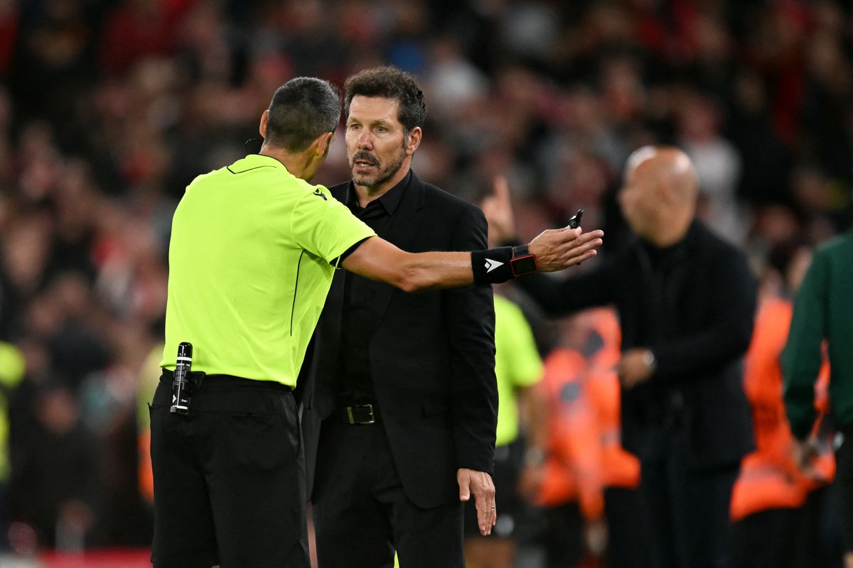 A játékvezető megértette Diego Simeone panaszait, de a kiállítást nem úszta meg az edző