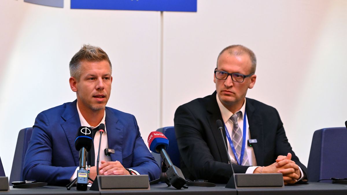 Strasbourg, 2024. július 16.
Magyar Péter, a Tisza Párt EP-képviselője (b) és Tarr Zoltán, a párt EP-delegációjának vezetője sajtótájékoztatót tart Strasbourgban a júniusi választások eredményeképpen létrejövő Európai Parlament (EP) alakuló ülésének napján, 2024. július 16-án.
MTI/Purger Tamás