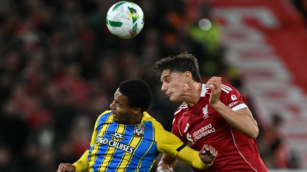Arne Slot ijesztő példát emlegetett: a teljes idényre kidőlt a Liverpool játékosa? + videó