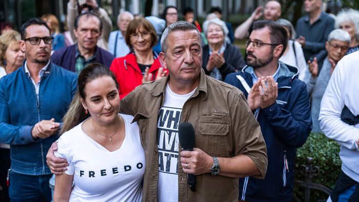 Bayer Zsolt csendes, méltóságteljes gyertyagyújtásra hív minden jóérzésű embert szeptember 18-án, csütörtökön este hat órára a budapesti Szabadság térre, az Egyesült Államok nagykövetsége elé. 
Charlie Kirk megemlékezés