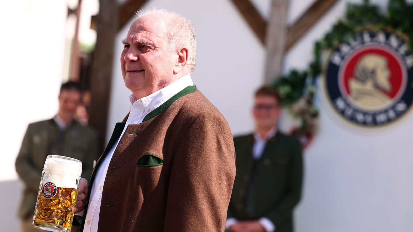 Uli Hoeness
München, 2024. szeptember 22.
Uli Hoeness, a Bayern München labdarúgóklub korábbi elnöke, igazgatósági tag a 189. őszi müncheni sörfesztivál, az Oktoberfest második napján 2024. szeptember 22-én. A szeptember 21-től október 6-ig tartó Oktoberf
