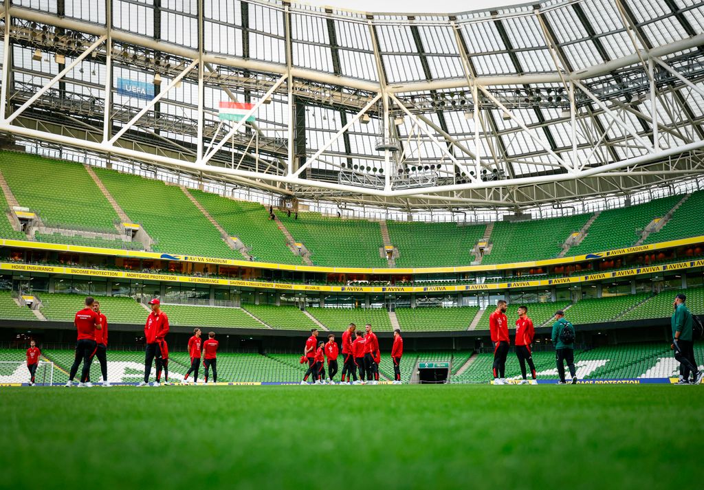 Magyar válogatott stadionbejárás