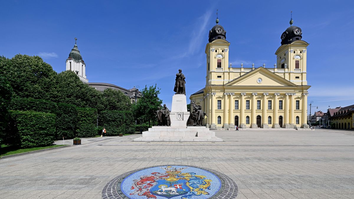 Fényes nappal, válogatás nélkül zaklatta a járókelőket egy férfi Debrecenben