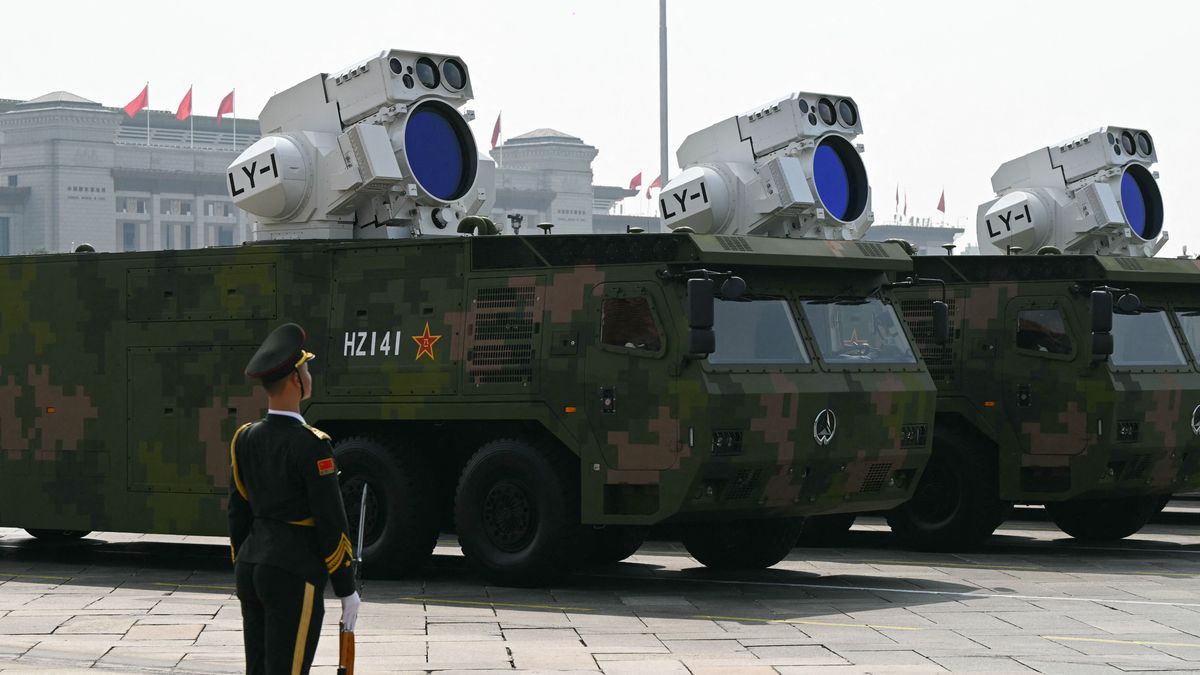 Kína a jövő lézerfegyvereivel vonult fel Pekingben
