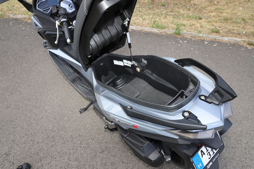 SYM 300 Cruisym teszt (2025)