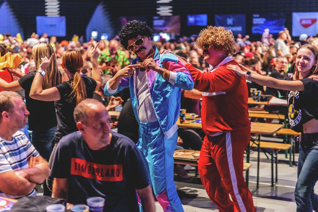 Elkezdődött a háromnapos darts-őrület az MVM Dome-ban