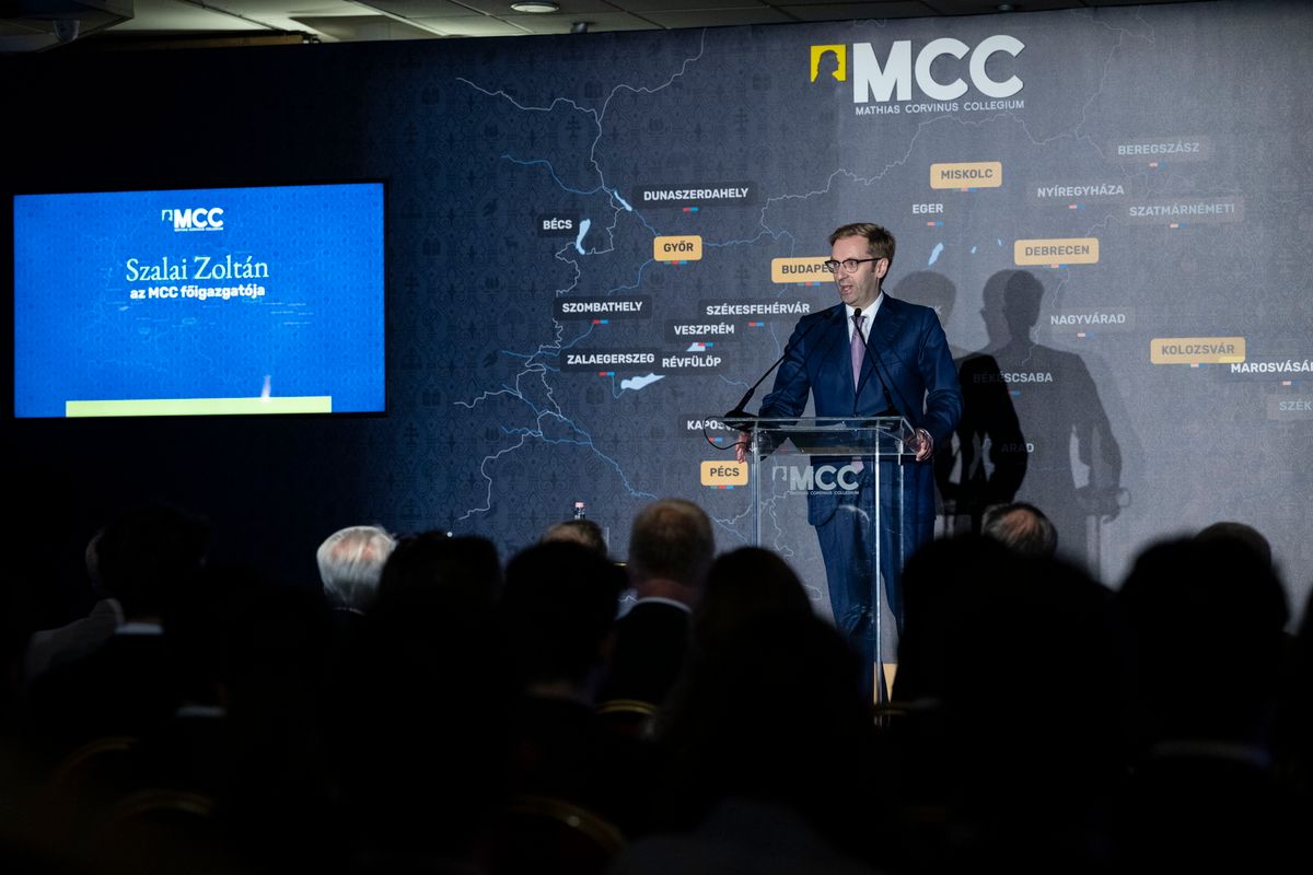 Budapest, 2025. szeptember 19.
Szalai Zoltán főigazgató beszédet mond a Mathias Corvinus Collegium (MCC) központi tanévnyitó ünnepségén Budapesten 2025. szeptember 19-én.
MTI/Bodnár Boglárka
