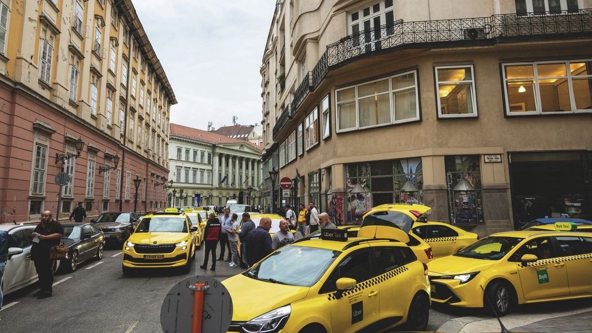 Taxisok lassítják a forgalmat a Margit hídon