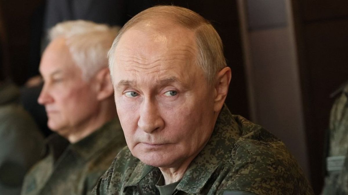 Szemlét tartott a Zapad–2025 hadgyakorlaton az orosz elnök
