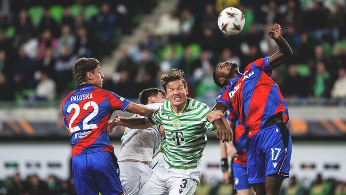 A második félidőben nagy küzdelem volt a Groupama Arénában