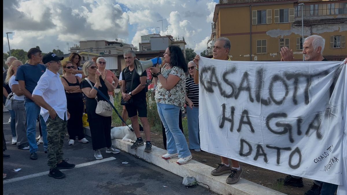 Exkluzív: Migránsokat telepítenének egy római iskola mellé, a szülők tiltakoznak + videó