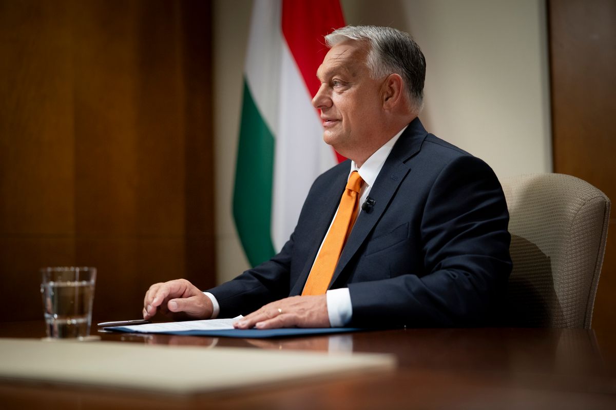 Abu-Dzabi, 2025. szeptember 12.
A Miniszterelnöki Kommunikációs Főosztály által közreadott képen Orbán Viktor miniszterelnök interjút ad a Kossuth Rádió Jó reggelt, Magyarország! című műsorában a közmédia kihelyezett stúdiójában Abu-Dzabiban 2025. szeptember 12-én.
MTI/Miniszterelnöki Kommunikációs Főosztály/Fischer Zoltán