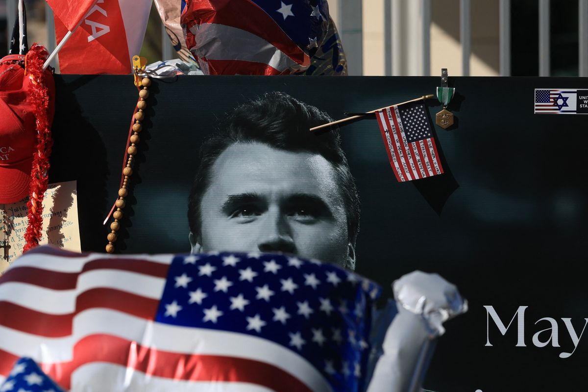 Charlie Kirk virrasztásait erőszakos baloldali tüntetők zavarták meg. Az FBI radikális szervezetek lehetséges szerepét is vizsgálja az ügyben.