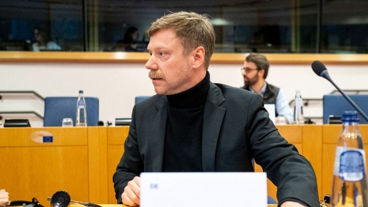 „Ez a politika a kudarc politikája” – erős támadások érték Ursula von der Leyent az EP-ben