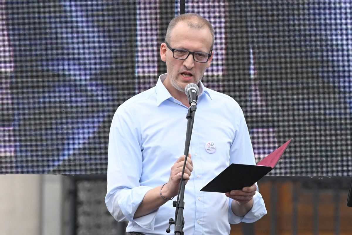 Budapest, 2024. április 6.
Tarr Zoltán református lelkész beszél a Magyar Péter ügyvéd által meghirdetett Nemzeti menet és demonstráció egy új Magyarországért című rendezvényen a budapesti Kossuth Lajos téren 2024. április 6-án.
MTI/Koszticsák Szilárd