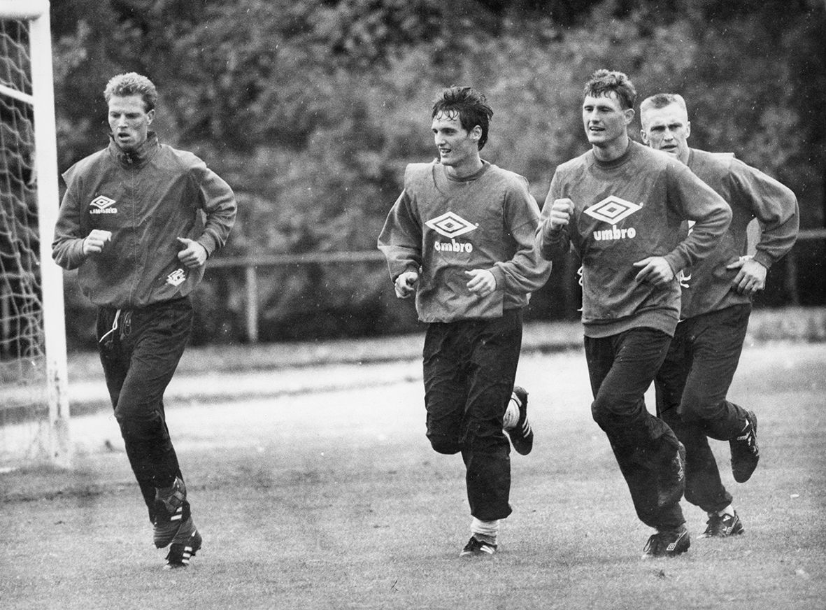 Sallói István, Telek András, Keller József (balról a harmadik) és Simon Tibor a válogatott egyik 1992-es edzésén