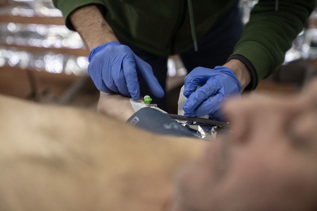 Kenőpénz elfogadásán kapták Ukrajnában egészségügyi tisztviselőt (Fotó: JOSE COLON / ANADOLU)