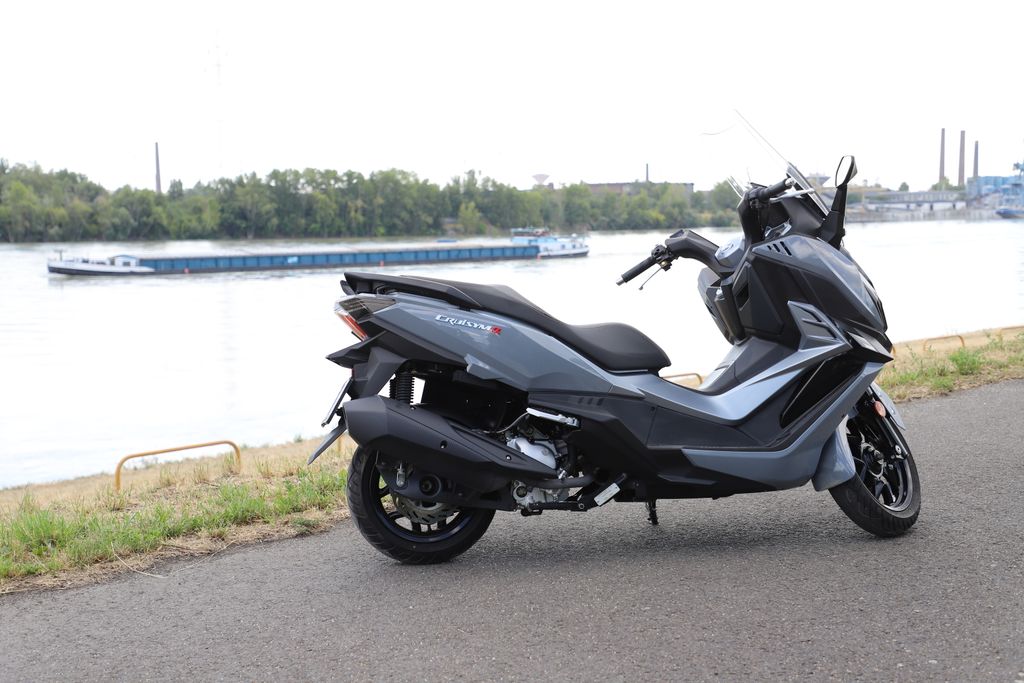 SYM 300 Cruisym teszt (2025)