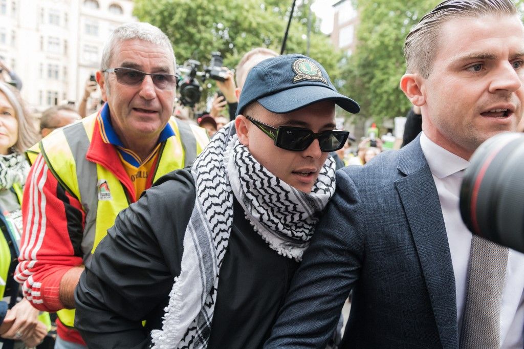LONDON, UNITED KINGDOM - AUGUST 20, 2025: Rapper Liam Og O hAnnaidh (Mo Chara) of Irish hip hop trio Kneecap arrives at Westminster Magistrates Court to attend a hearing after being charged with terror offence for allegedly displaying a flag in support of proscribed organisation Hezbollah at a London concert in November last year in London, United Kingdom on August 20, 2025. (Photo by WIktor Szymanowicz/NurPhoto) (Photo by WIktor Szymanowicz / NurPhoto via AFP)
