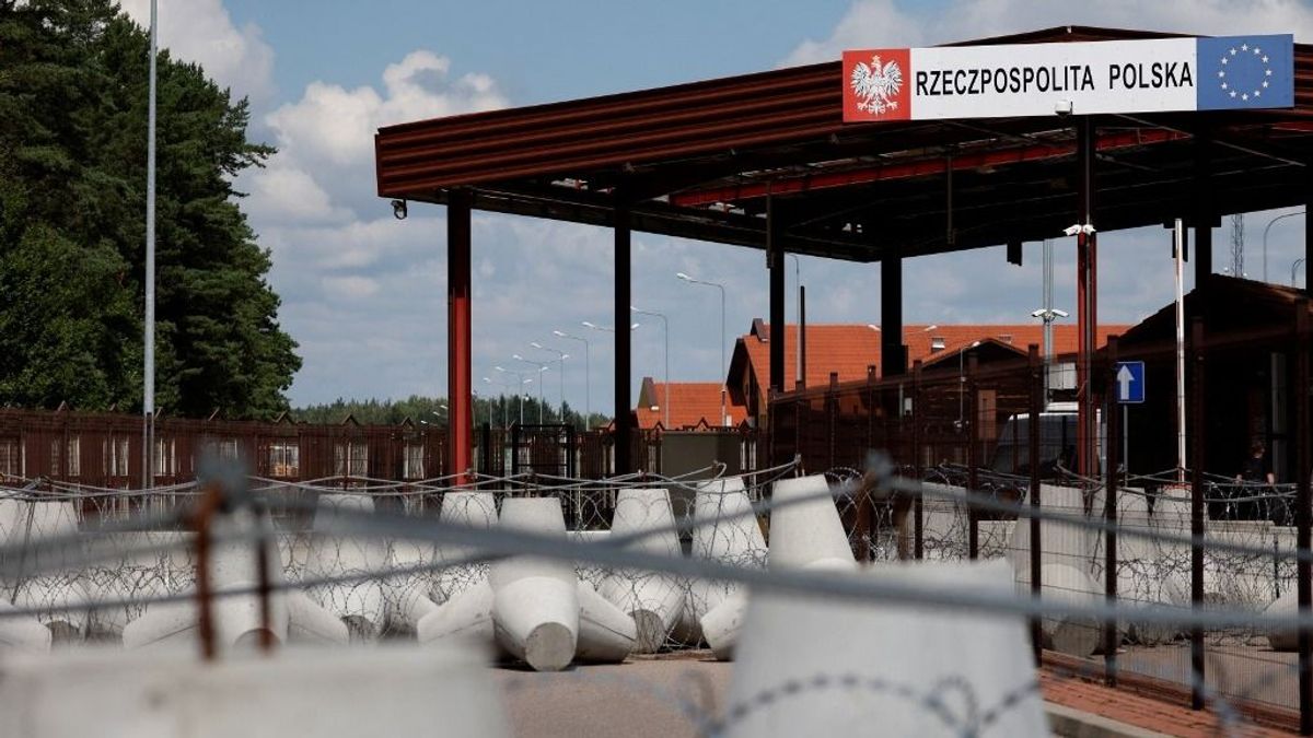 Lengyelország megnyitotta a határt