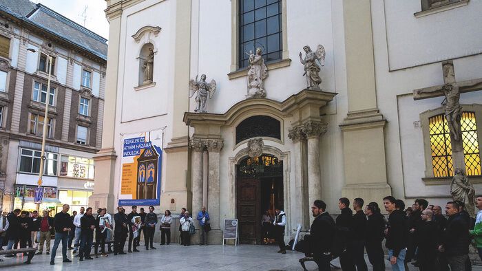 Imával űzték el Hadházyt és bandáját a ferences templomtól