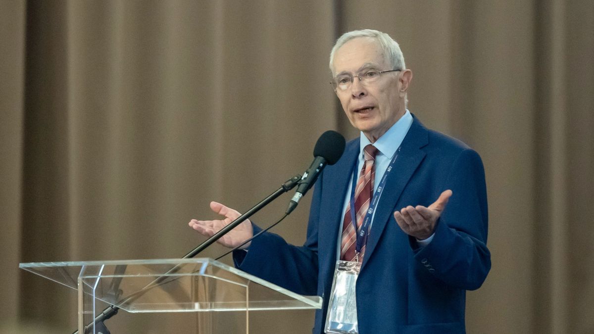 Eger, 2023. szeptember 21.
Bod Péter Ákos közgazdász, a Magyar Közgazdasági Társaság alelnöke beszédet mond a 61. Közgazdász-vándorgyűlés nyitónapján, a gazdaságpolitikai kerekasztal-beszélgetésen Egerben 2023. szeptember 21-én.
MTI/Komka Péter